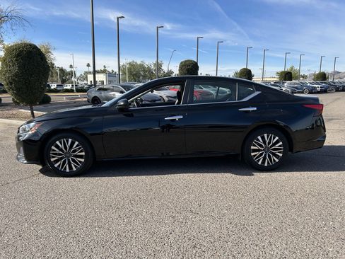 Used 2023 Nissan Altima 2.5 SV image 3