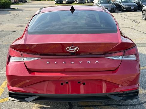 Used 2022 Hyundai Elantra SEL w/ Convenience Package FWD image 5