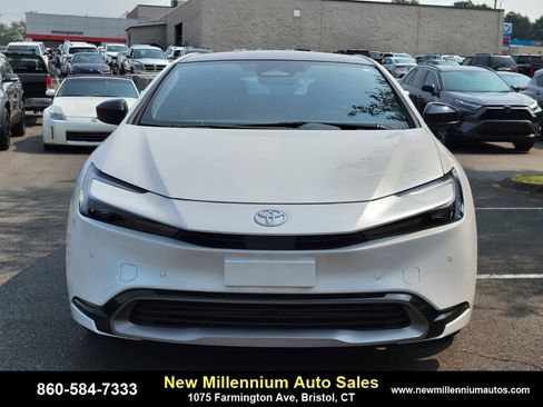 Used 2024 Toyota Prius XLE image 8