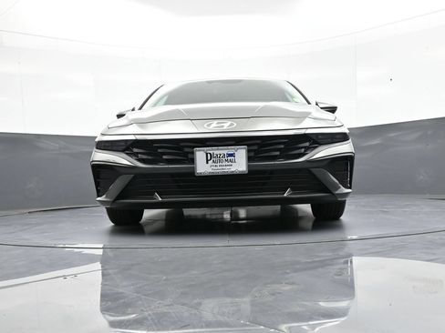Certified 2025 Hyundai Elantra SE FWD image 25