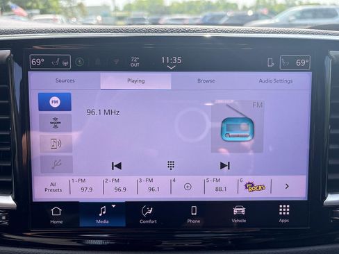 Used 2025 Chrysler Pacifica Select FWD image 15