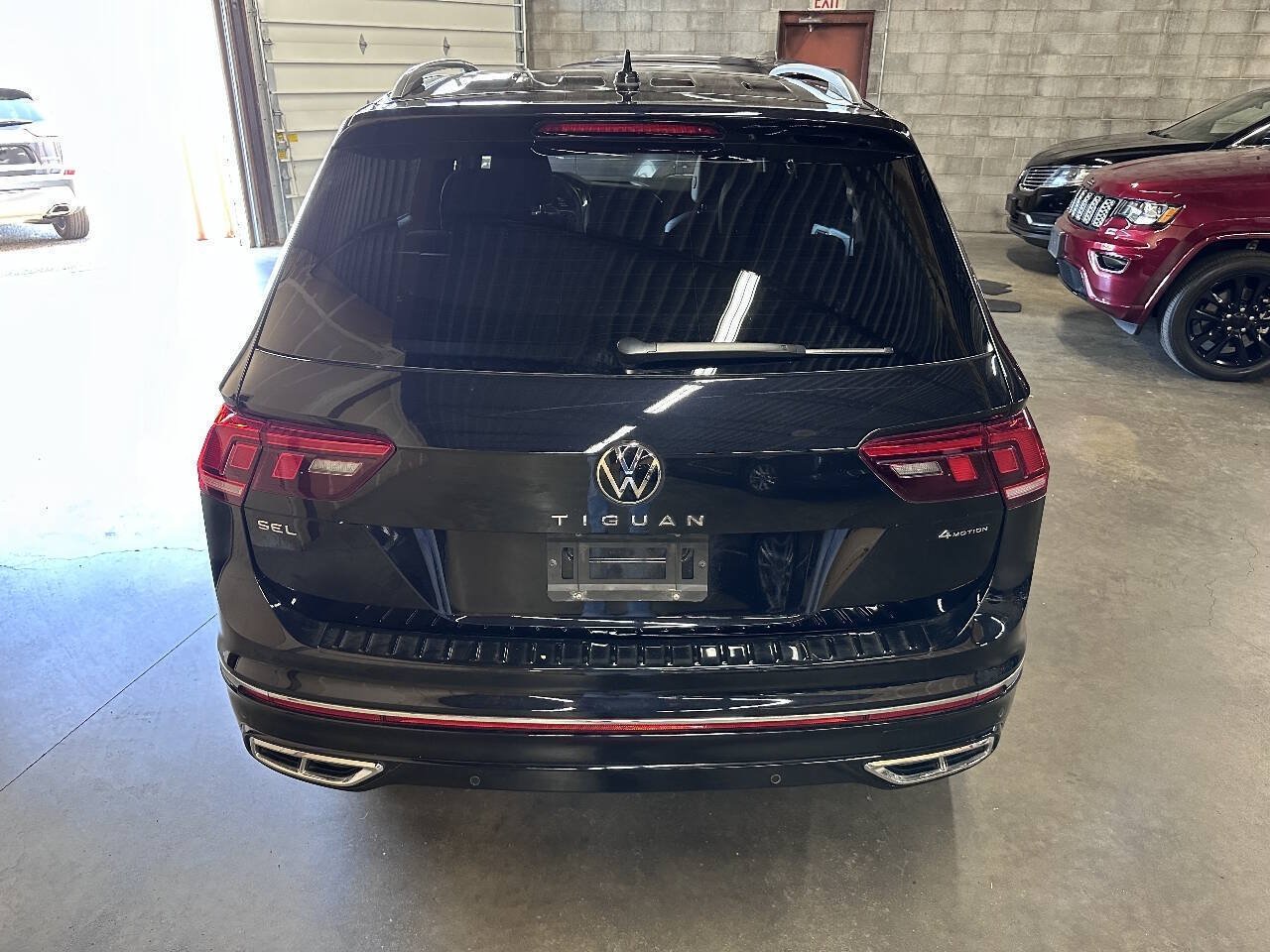 Used 2022 Volkswagen Tiguan SEL R-Line AWD/4WD image 4