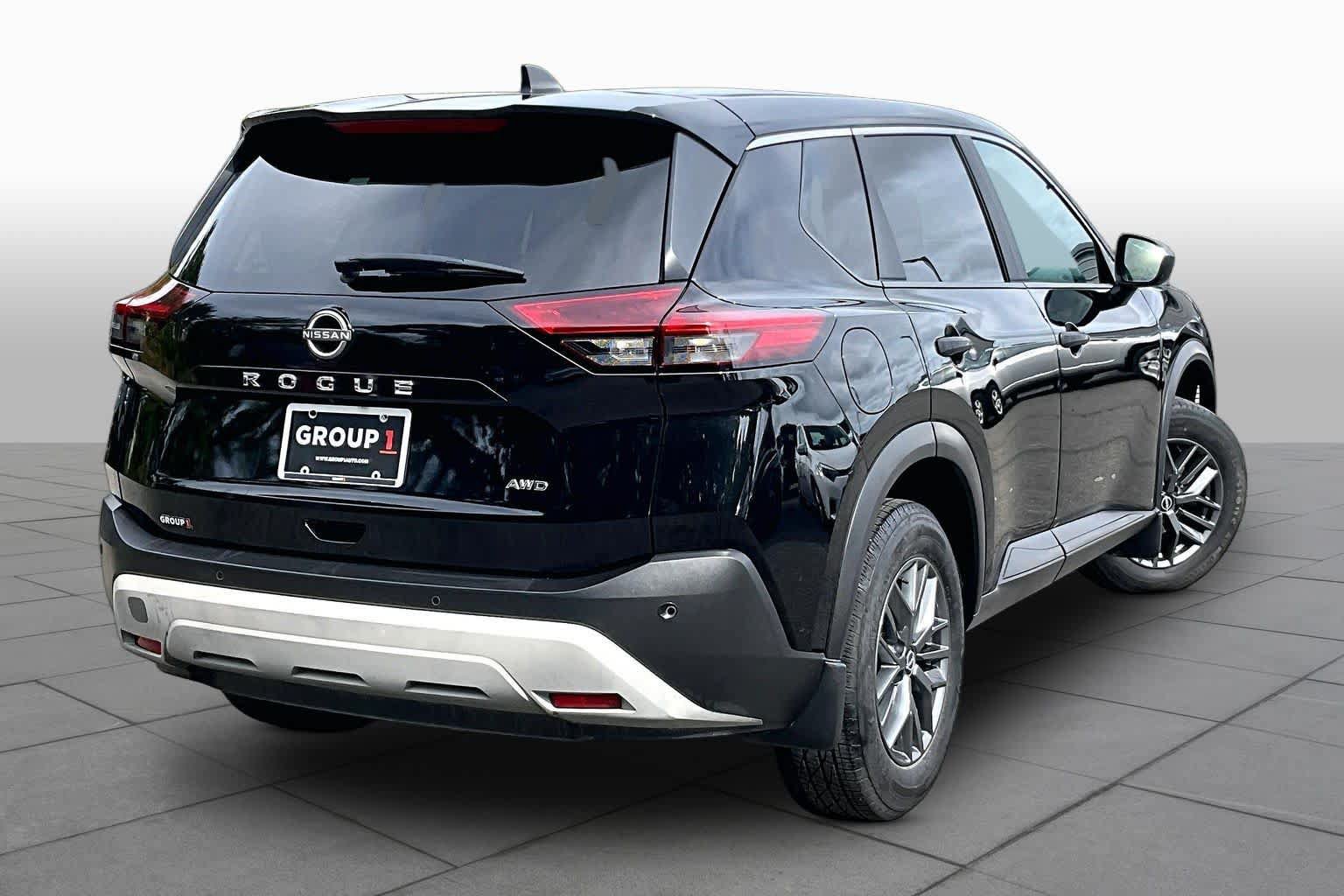 Used 2023 Nissan Rogue S AWD/4WD image 13