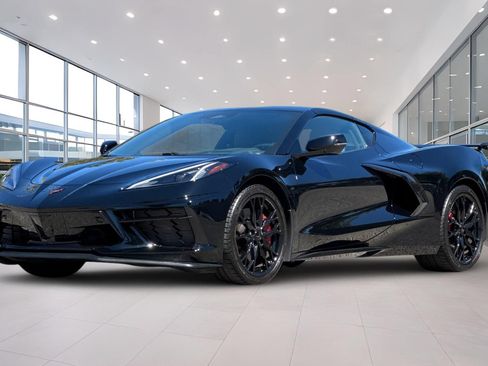 Used 2025 Chevrolet Corvette Stingray Premium Cpe w/ Z51 Performance Package RWD image 8
