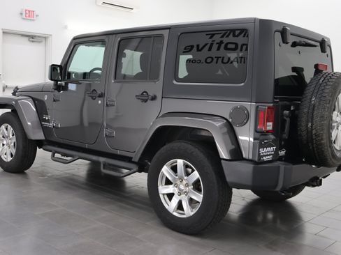 Used 2017 Jeep Wrangler Unlimited Sahara w/ Connectivity Group AWD/4WD image 5
