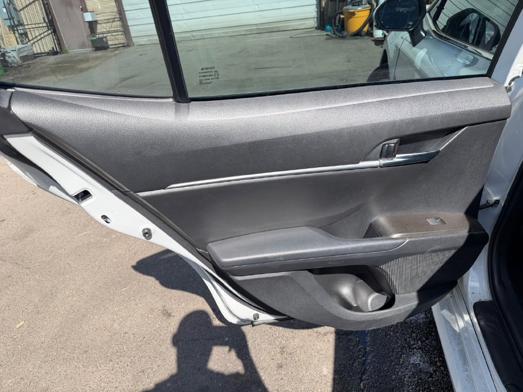 Used 2022 Toyota Camry LE w/ Carpet Mat Package (TMS) FWD image 25