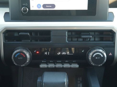 Used 2024 Toyota Tacoma TRD Off-Road AWD/4WD image 45