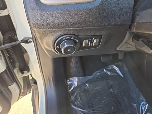 Used 2018 Jeep Compass Latitude image 10