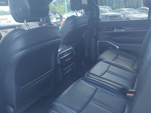 Used 2024 Jeep Wagoneer Series II w/ Flexible Seating Group RWD image 7