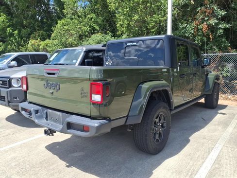 Used 2022 Jeep Gladiator Sport AWD/4WD image 7