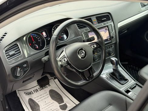 Used 2016 Volkswagen e-Golf SEL Premium w/ Driver Assistance Package image 21