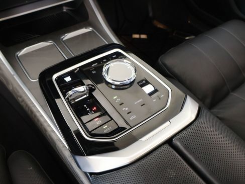 Used 2025 BMW 760i xDrive w/ Executive Package AWD/4WD image 9