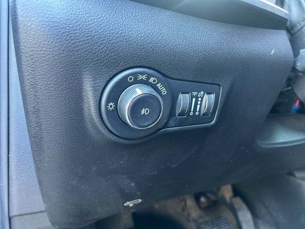 Used 2023 Jeep Compass Limited AWD/4WD image 17