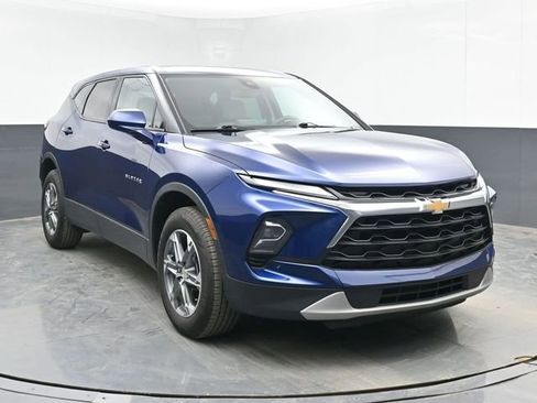 Used 2023 Chevrolet Blazer LT FWD image 2