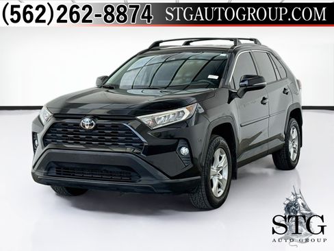 Used 2020 Toyota RAV4 XLE w/ XLE Grade Weather Package FWD image 1