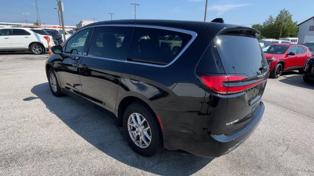 Used 2025 Chrysler Pacifica Select FWD image 8