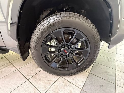 Used 2026 Toyota Tundra Platinum w/ TRD Off-Road Package AWD/4WD image 15