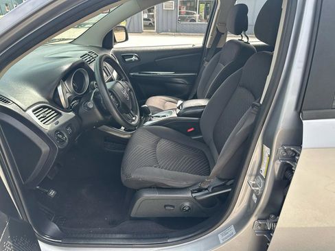 Used 2017 Dodge Journey SXT w/ Comfort/Convenience Group FWD image 10