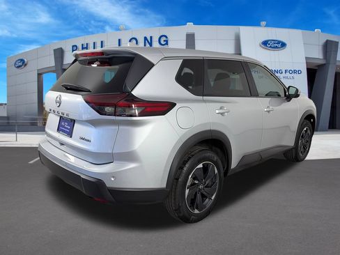 Used 2024 Nissan Rogue SV AWD/4WD image 7