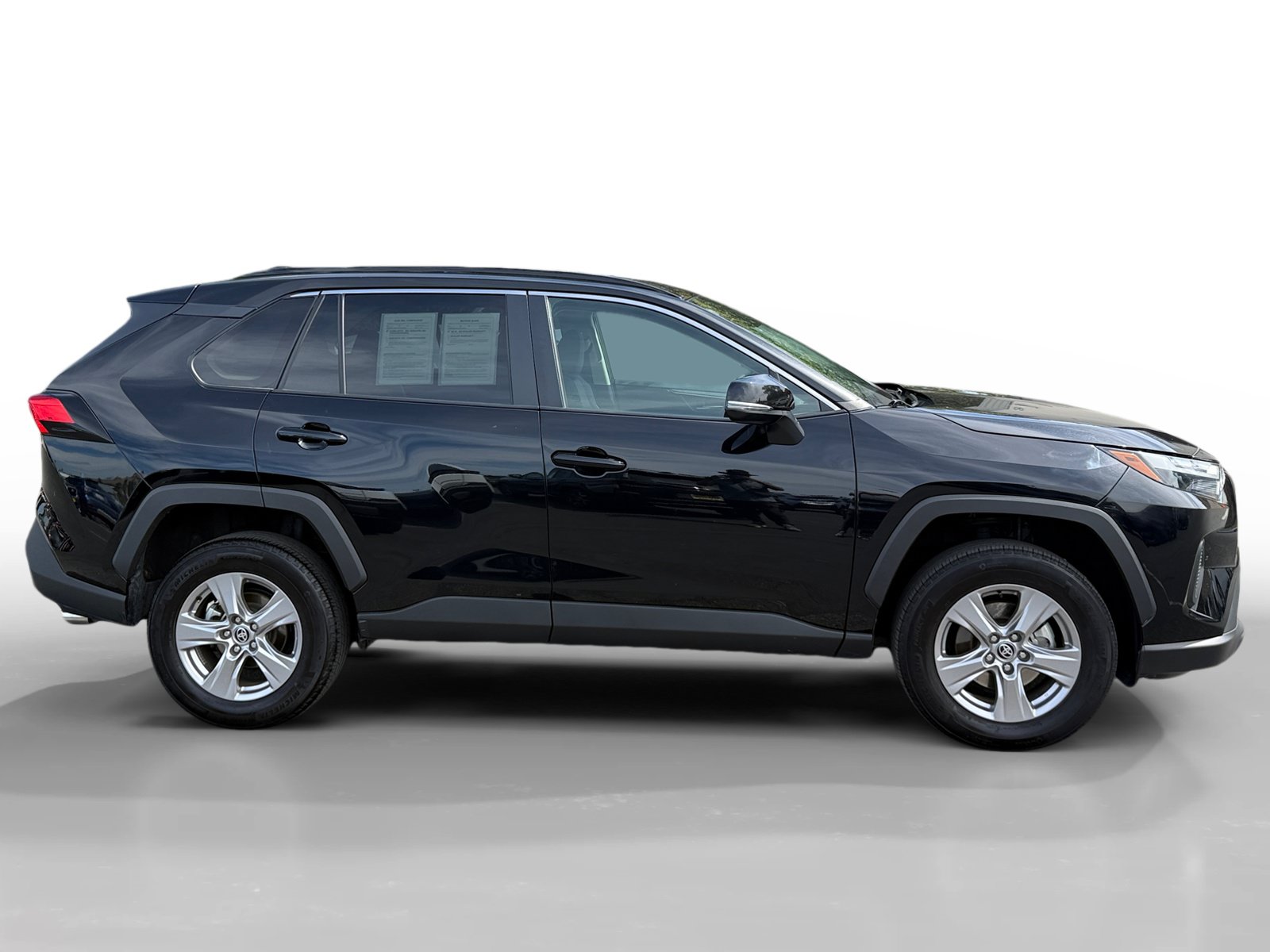 Used 2025 Toyota RAV4 XLE FWD image 6