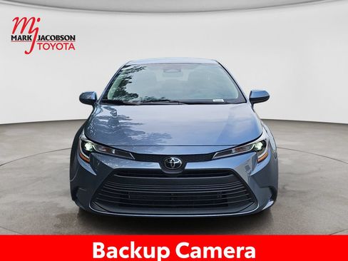 Used 2025 Toyota Corolla LE FWD image 3