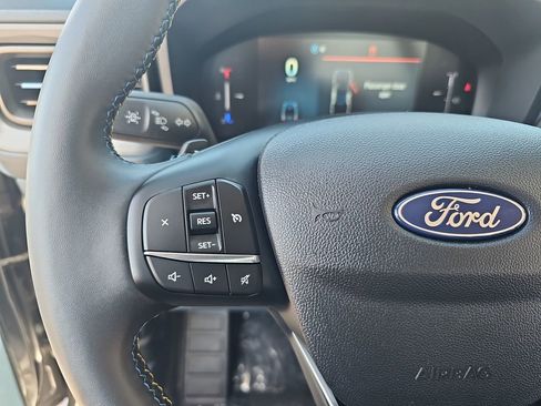 Used 2025 Ford Maverick Lobo AWD/4WD image 17
