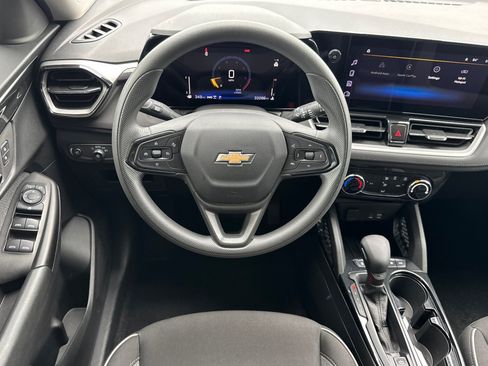 Used 2025 Chevrolet TrailBlazer LT w/ Driver Confidence Package AWD/4WD image 29