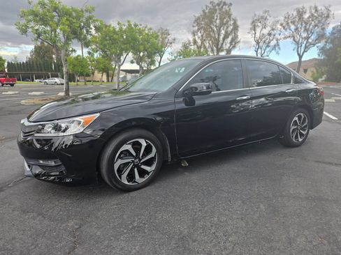Used 2017 Honda Accord EX-L image 10