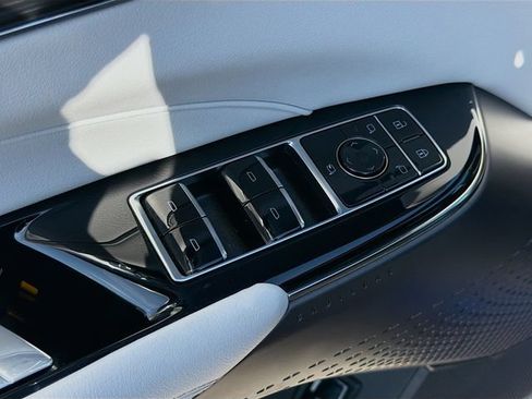 Used 2024 Cadillac Lyriq Luxury AWD/4WD image 22