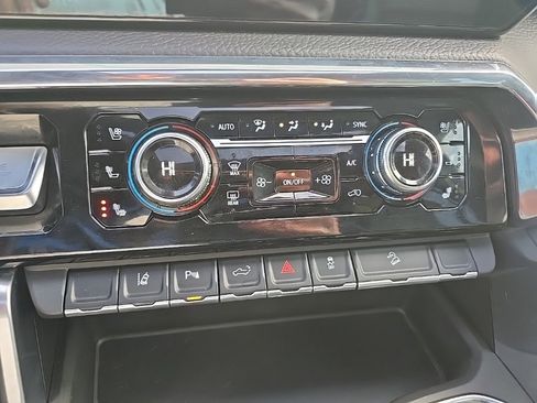 Used 2024 GMC Sierra 2500 Denali w/ Denali Reserve Package image 23