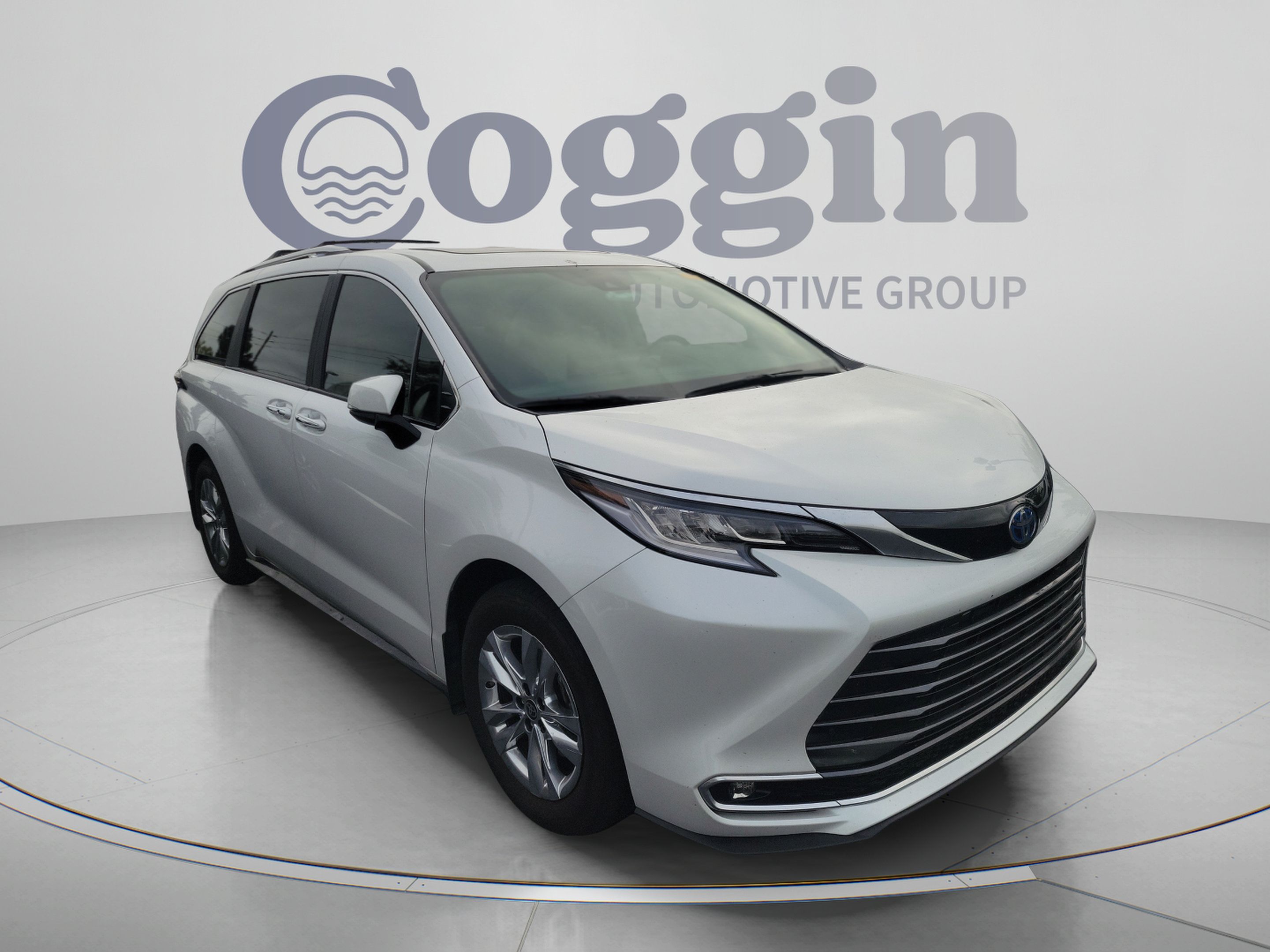 Certified 2025 Toyota Sienna Limited FWD image 7