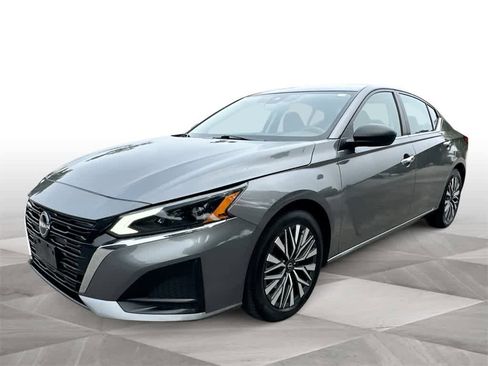 Used 2024 Nissan Altima 2.5 SV image 4