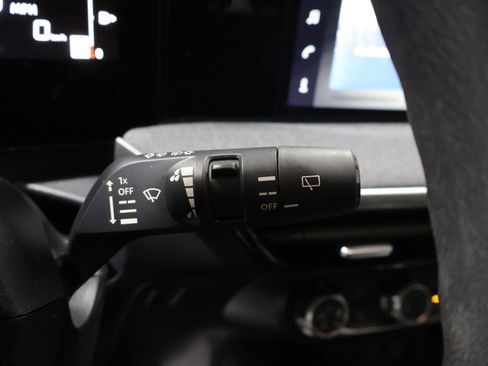 Used 2025 Nissan Kicks SV AWD/4WD image 34