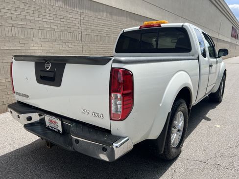 Used 2014 Nissan Frontier SV w/ SV Value Truck Package AWD/4WD image 7