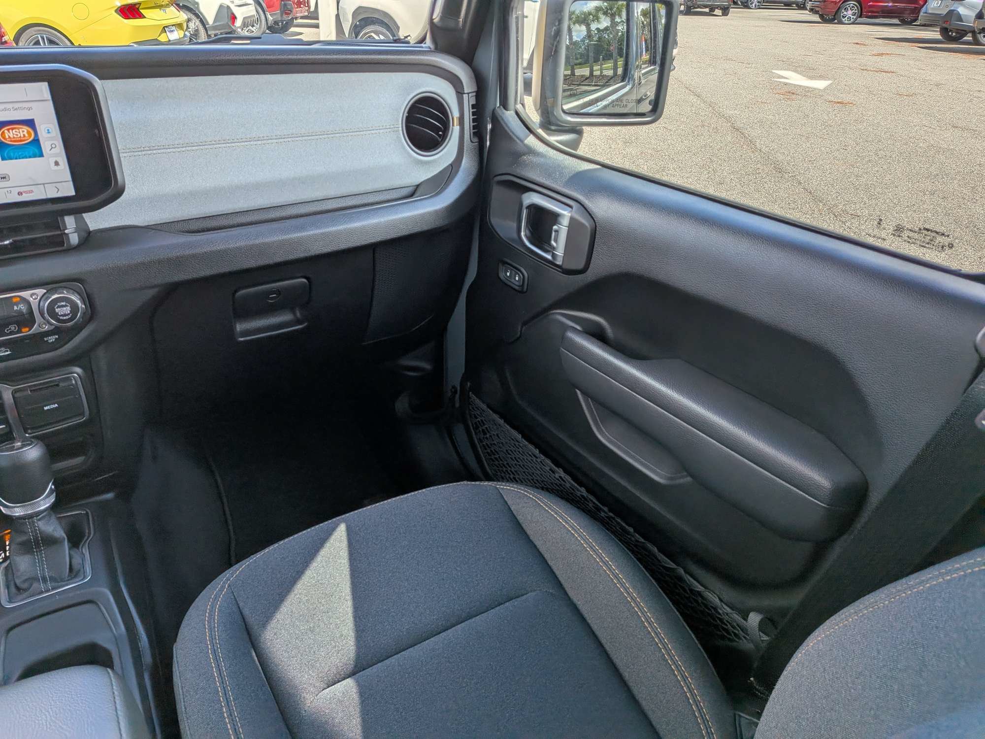 Used 2025 Jeep Gladiator Sport AWD/4WD image 17