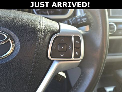 Used 2016 Toyota Highlander Limited image 19