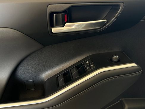 New 2026 Toyota Highlander XLE image 10