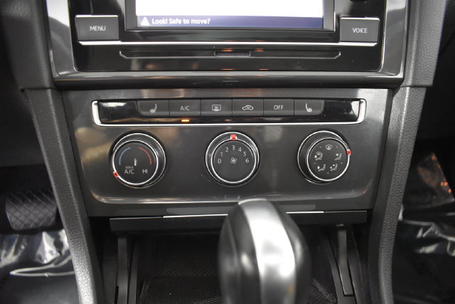Used 2020 Volkswagen Golf 4-Door FWD image 23