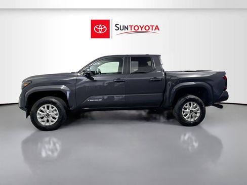 Used 2025 Toyota Tacoma SR5 image 7