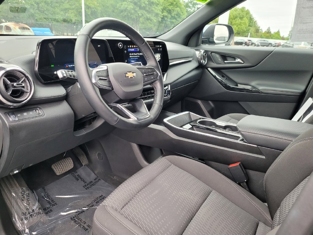 Used 2025 Chevrolet Equinox LT AWD/4WD image 11