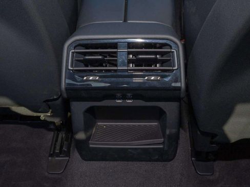 Used 2025 BMW 530i w/ M Sport Package RWD image 22