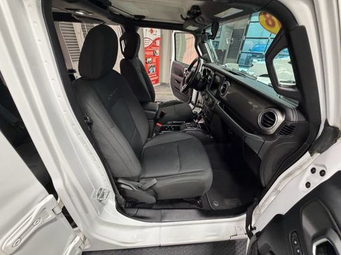 Used 2018 Jeep Wrangler Unlimited Sahara w/ Uconnect 4C Nav & Sound Group AWD/4WD image 39