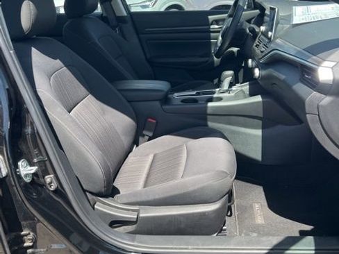 Used 2025 Nissan Altima 2.5 SV image 31