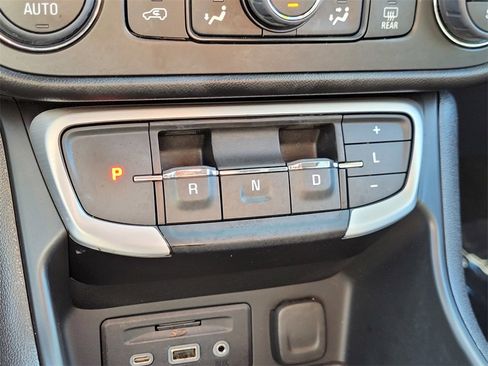 Used 2022 GMC Terrain SLE w/ Driver Convenience Package image 16