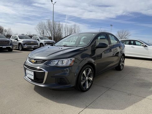 Used 2020 Chevrolet Sonic Premier image 2