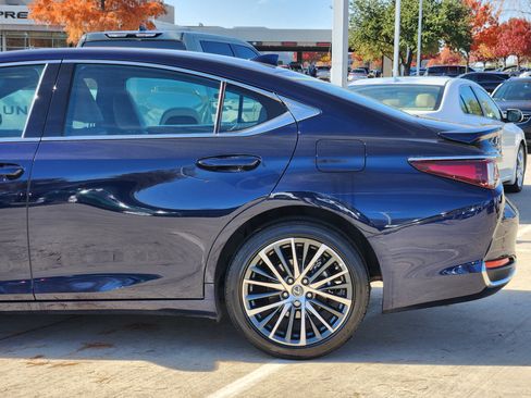 Used 2025 Lexus ES 300h w/ Premium Package image 10