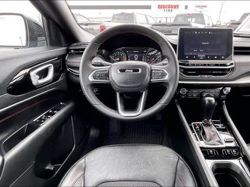 Used 2025 Jeep Compass Trailhawk AWD/4WD image 5