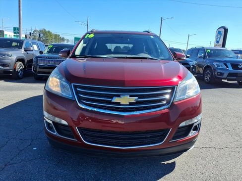 Used 2016 Chevrolet Traverse LT w/ Style and Technology Package image 2