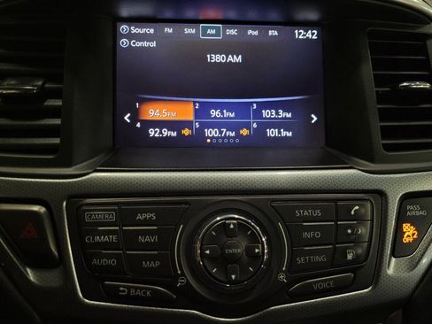 Used 2020 Nissan Pathfinder SL AWD/4WD image 25
