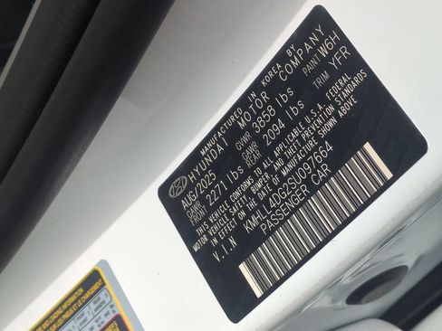 Certified 2025 Hyundai Elantra SE FWD image 28